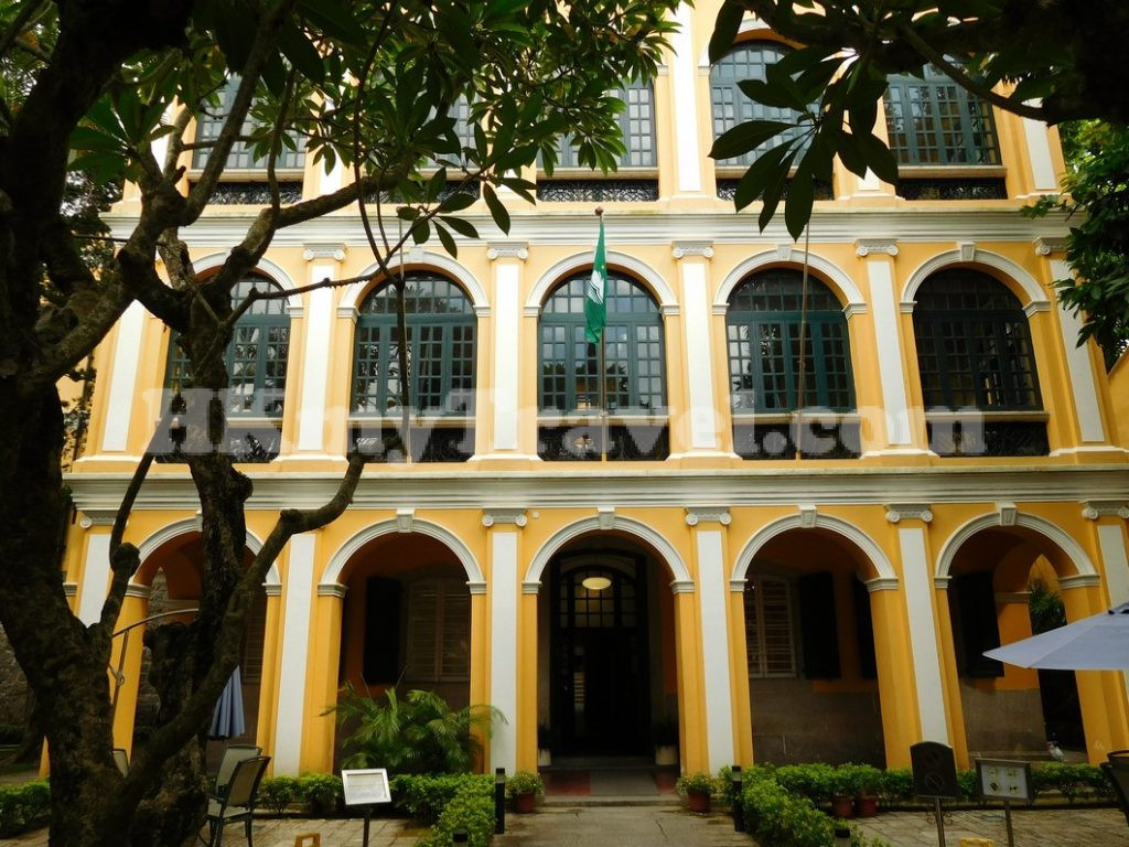 何東圖書館